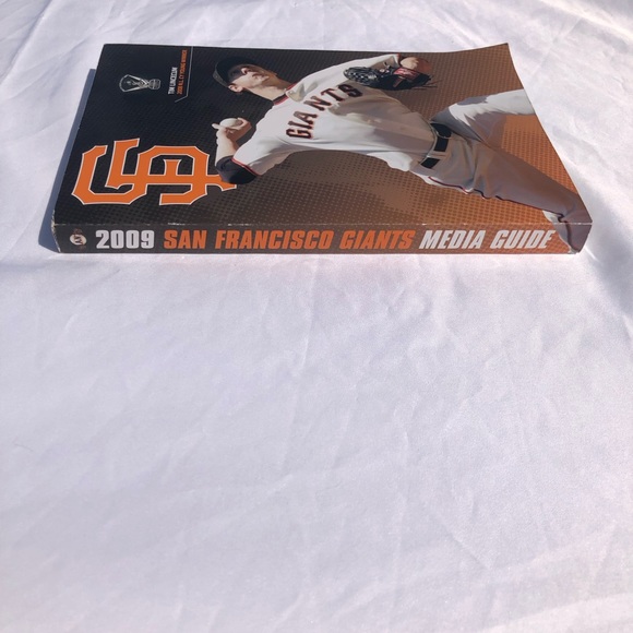 2009 San Francisco giants media guide - Picture 6 of 8